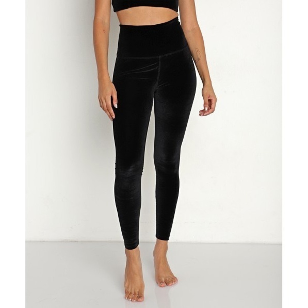 Beyond Yoga Velvet Motion High Wasted Midi Legging Womens Medium Black VL3243